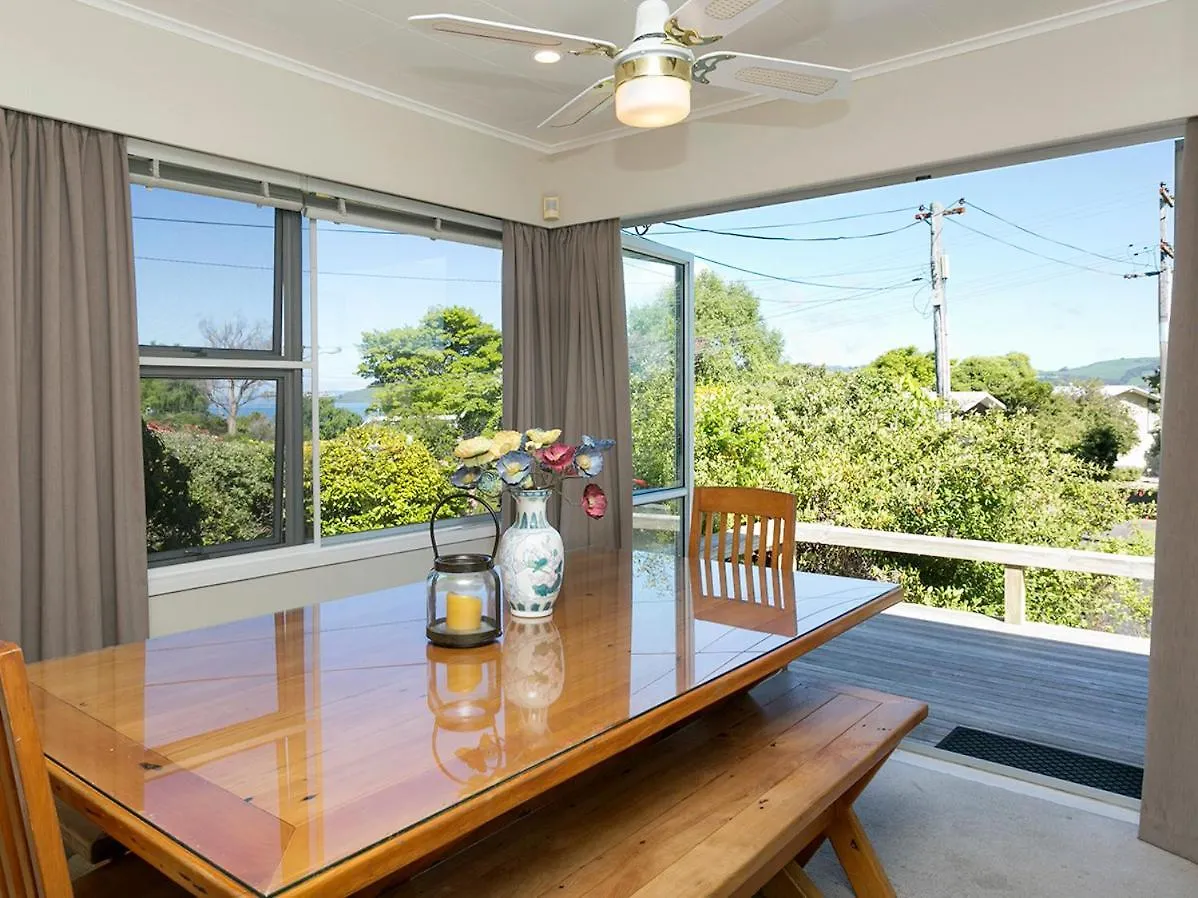This Bach Has It All - Rainbow Point Holiday Home Taupo New Zealand