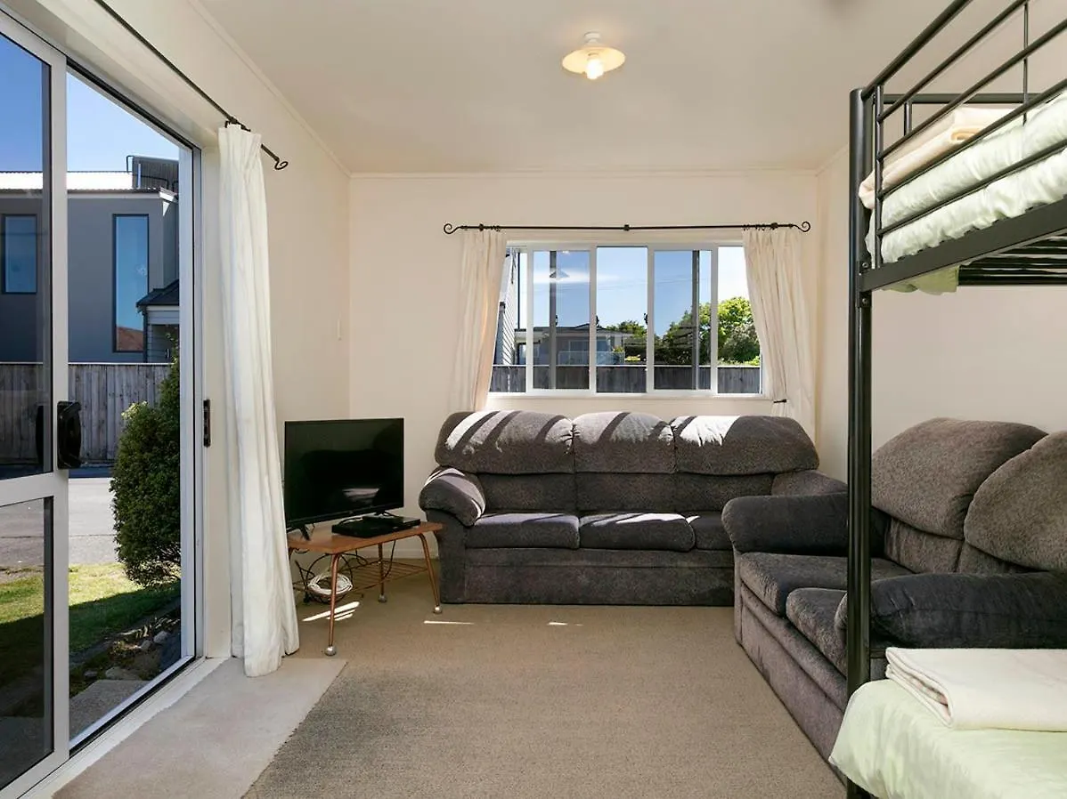 This Bach Has It All - Rainbow Point Holiday Home Taupo 0*,